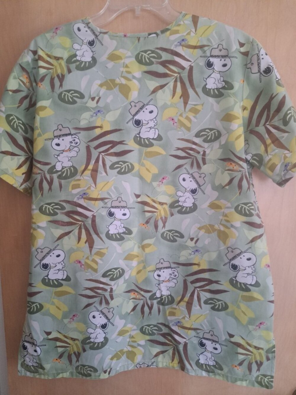 Peanuts Nurses Work Scrub Uniform Top Womens Medium Snoopy Safari Tropical Green - Picture 2 of 6